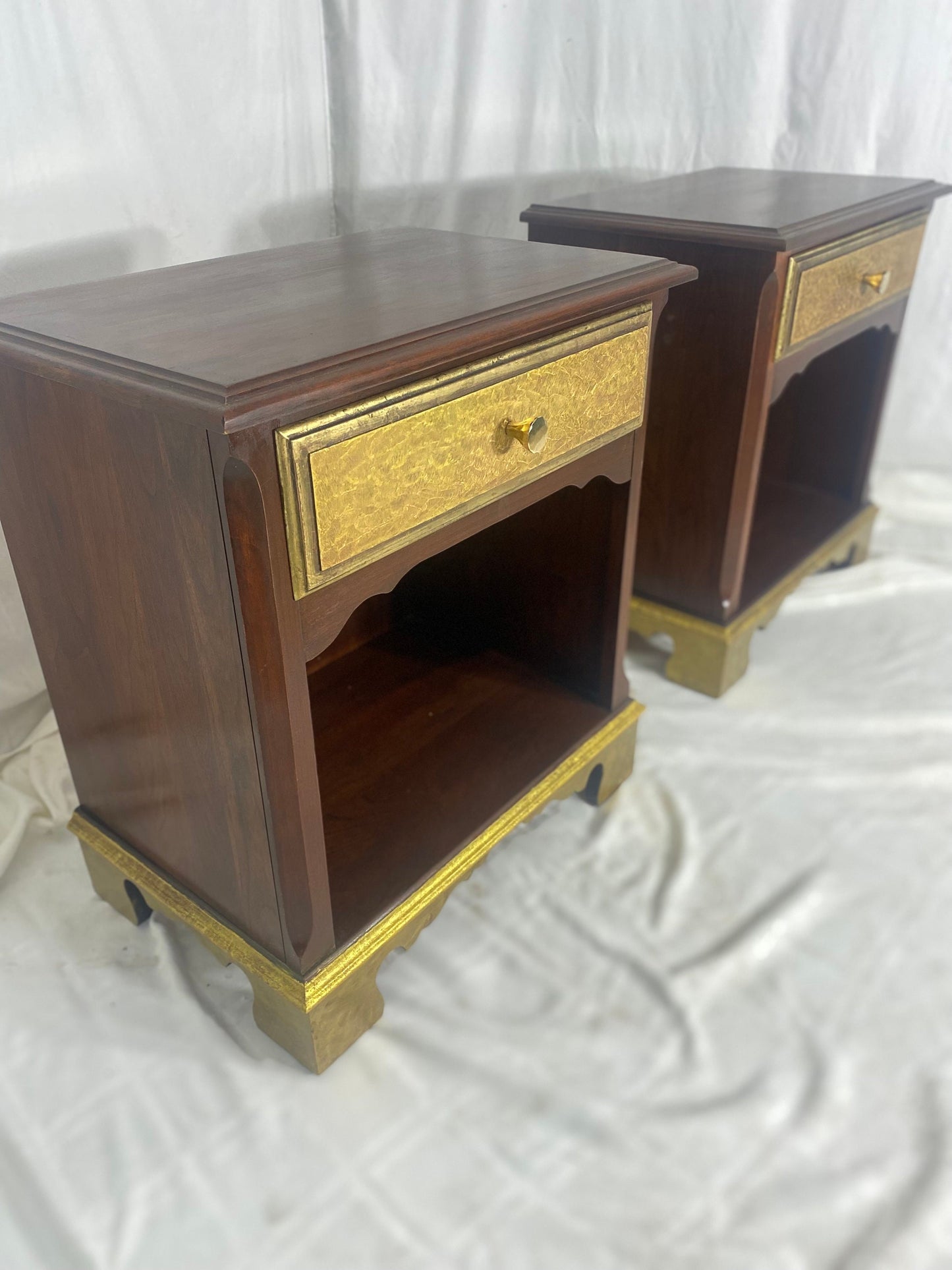 Exquisite Pair of Vintage Mahogany Nightstands Gold Accents 1