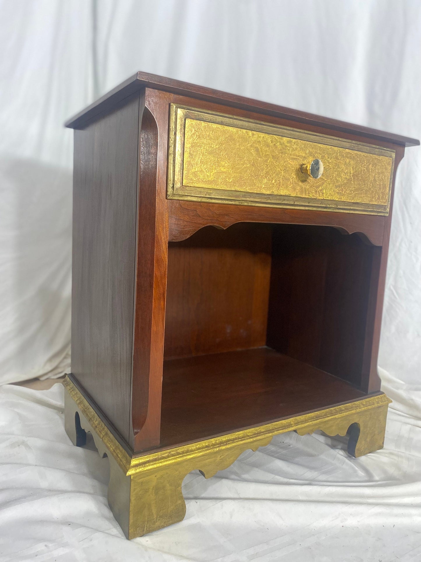 Exquisite Pair of Vintage Mahogany Nightstands Gold Accents 4