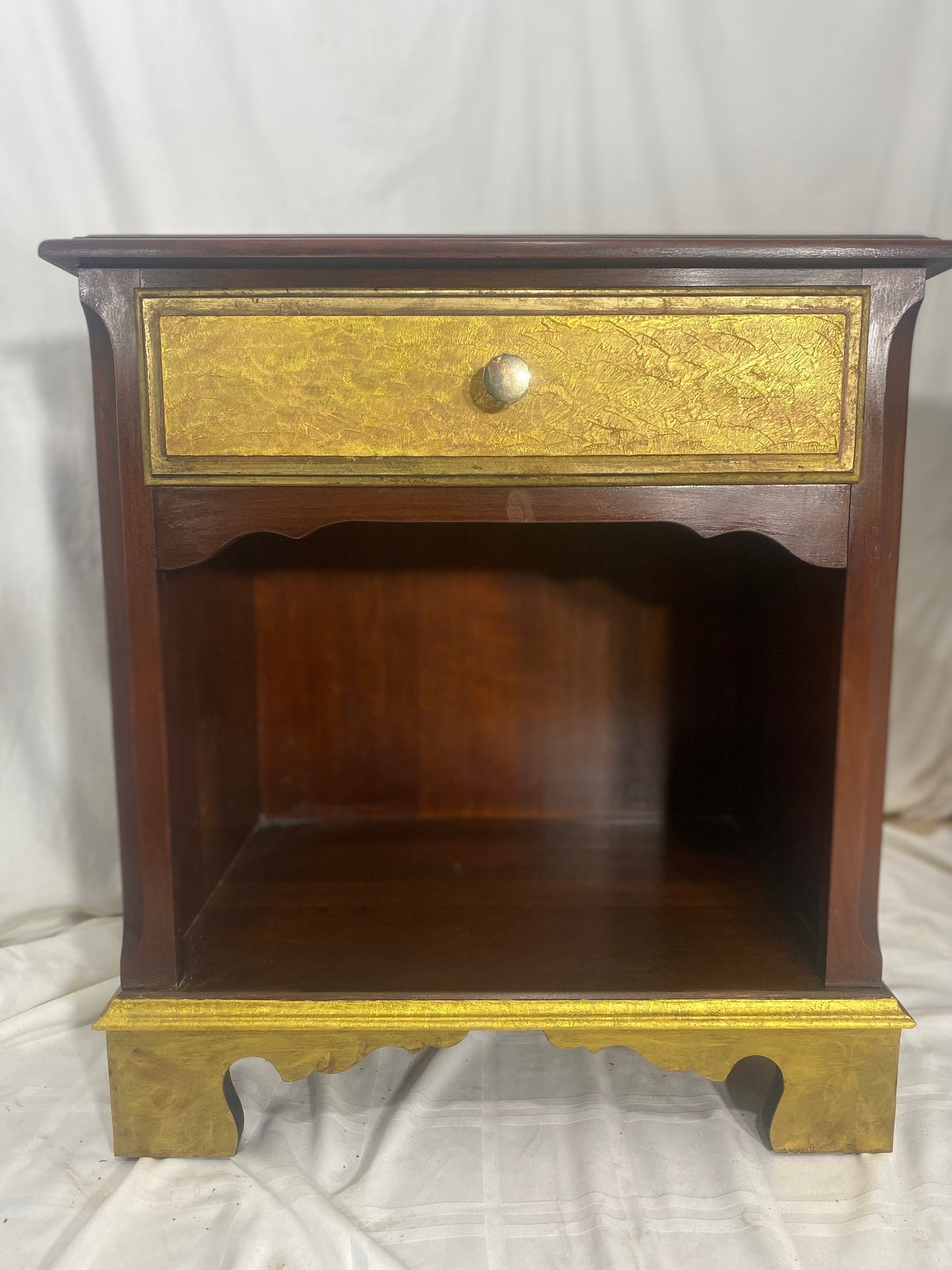 Exquisite Pair of Vintage Mahogany Nightstands Gold Accents 7