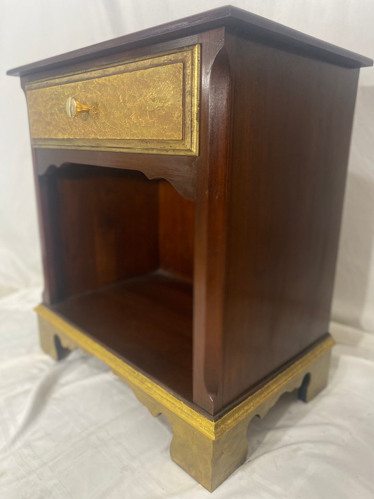 Exquisite Pair of Vintage Mahogany Nightstands Gold Accents 6