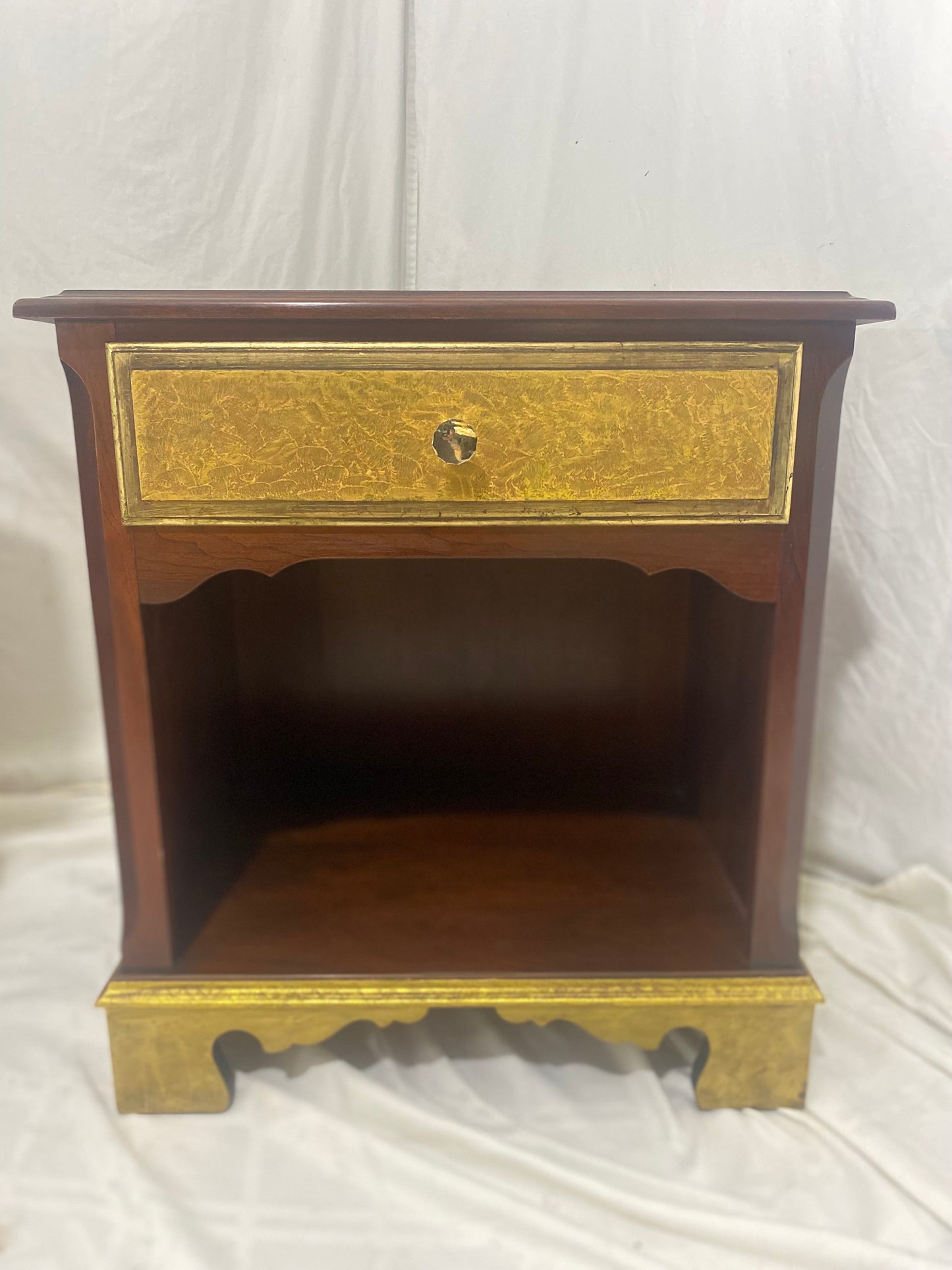 Exquisite Pair of Vintage Mahogany Nightstands Gold Accents 3